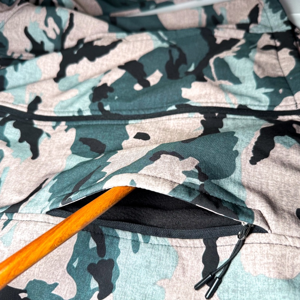 New Balance Women’s Camo Softshell Jacket Hooded L Wind Water Resistant Running - Picture 11 of 11